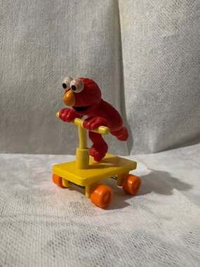 Vintage 1990 Sesame Street Elmo on Yellow Railroad Hand Car PVC Figure